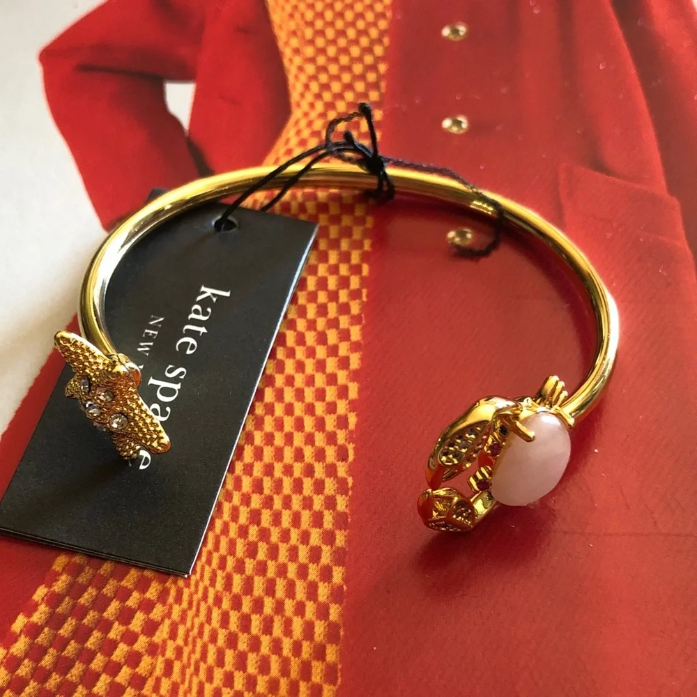 Authentic New/tag kate spade Gold Tone Open-Ended Cuff with a starfish and crab - Picture 3 of 10